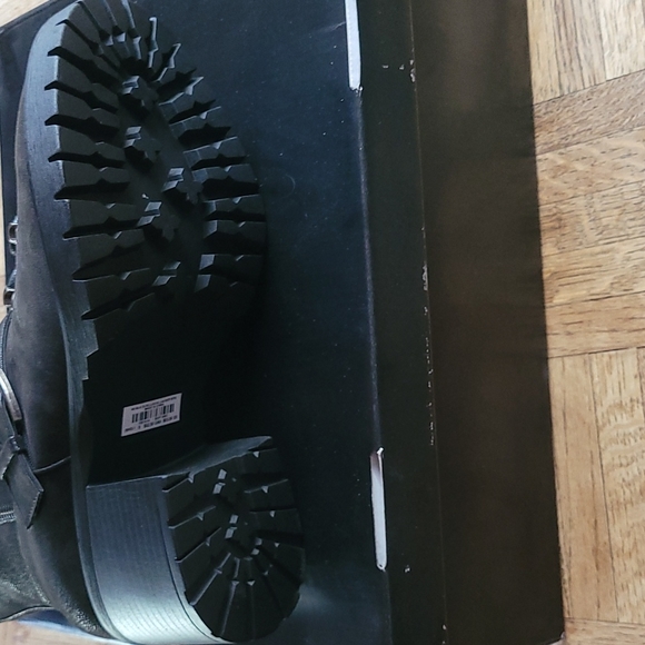 Torrid Brand New pebbled suede buckle booties with side zip size 9 - Picture 4 of 4